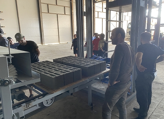 UNIK lanserer en helautomatisk maskinlinje for betongblokkfremstilling i Russlands fjerne østen