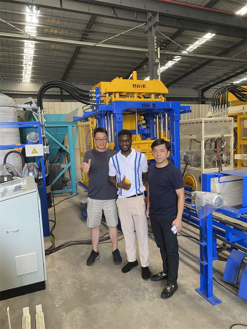 Spennende besøk fra Ghana: Concrete Block Machine Tour and Purchase Intent