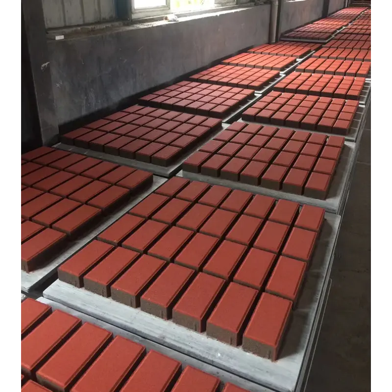 Hvordan betongblandingsdesign påvirker valg av formmateriale direkte