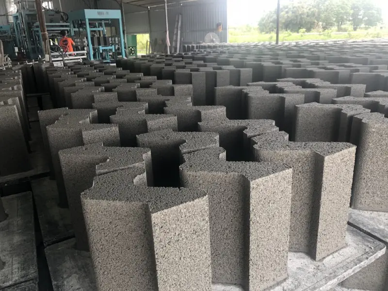 Hvorfor du bør investere i en automatisk blokkmaskin for betongbedriften din