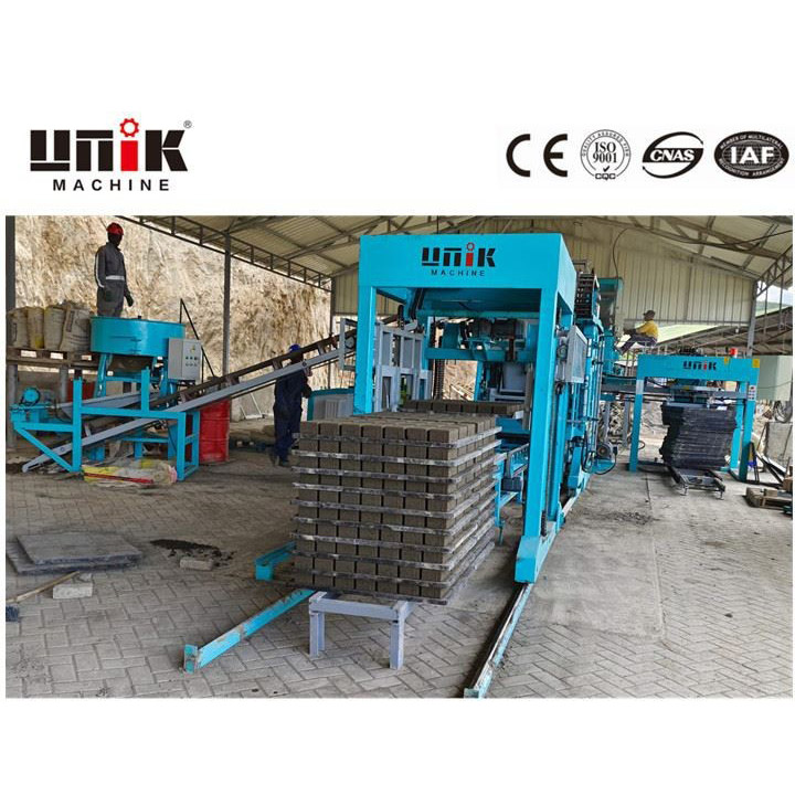 Maskin for å lage komprimerte jordblokker