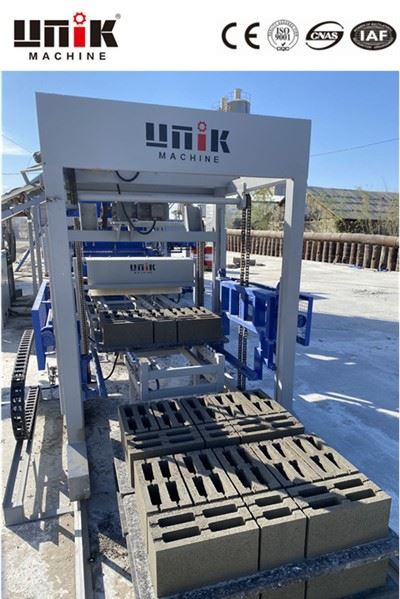 Maskin for hulblokkfremstilling