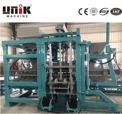 Semiautomatisk blokkfremstillingsmaskin